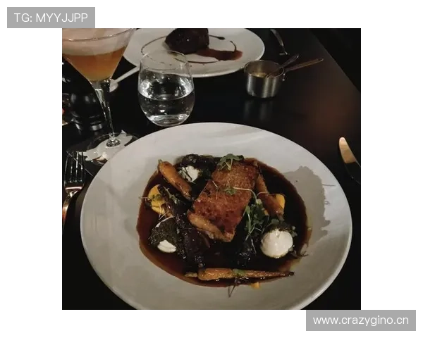 哈兰德家冰箱里塞满牛排，训练完直接生啃